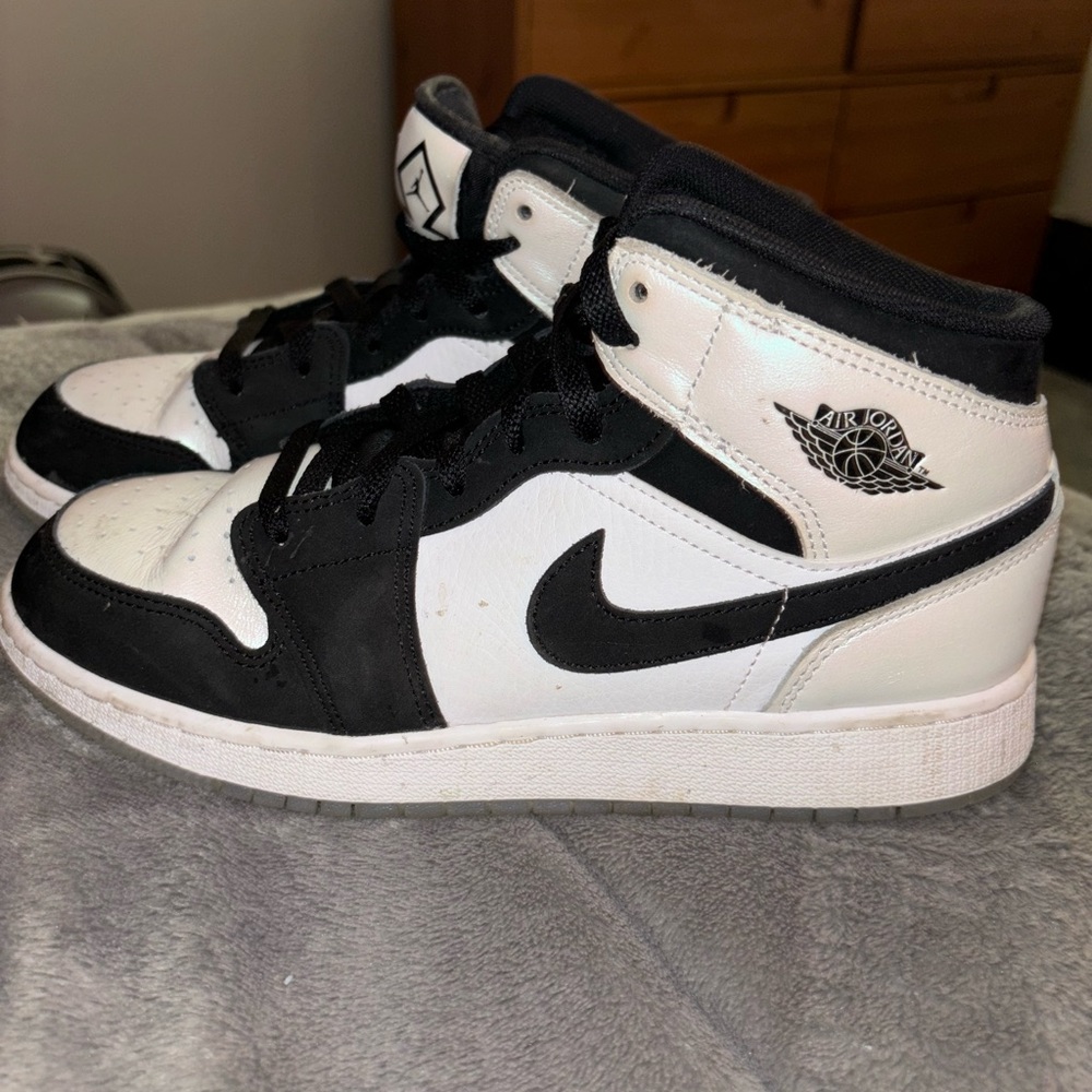 Diamond jordan 1 mids